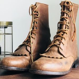 Justin Lace Boots w/ Kilties 7.5C Brown Leather